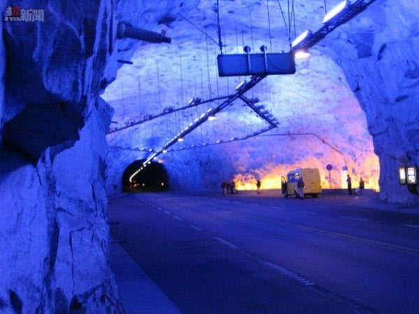 挪威的 Laerdal Tunnel「五光十色」  World Trave...欧美