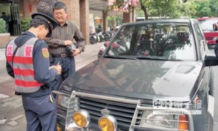 北市警交通大隊長吳耀南昨表示，監視器抓違停政策暫緩，將在違停熱點加強巡邏，不再派人站崗開罰單。（本報資料照片）