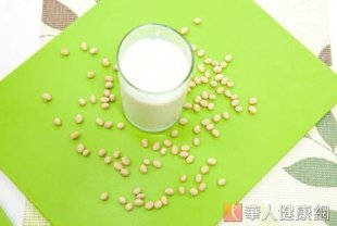 豆漿本身具有優質植物性蛋白質，比起動物性蛋白質的來源，有較低的飽和脂肪酸及膽固醇含量。