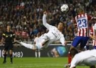 Real Madrid's Cristiano Ronaldo attempts an acrobatic shot on goal during their Champions League final soccer match against Atletico Madrid at the Luz Stadium in Lisbon May 24, 2014. REUTERS/Kai Pfaffenbach