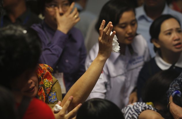 The hand of family member of passengers onboard AirAsia flight QZ8501 is pictured at a waiting area in Juanda International Airport, Surabaya, December 30, 2014. Indonesian rescuers saw bodies and luggage off the coast of Borneo island on Tuesday and officials said they were &quot;95 percent sure&quot; debris spotted in the sea was from a missing AirAsia plane with 162 people on board. Indonesia AirAsia&#39;s Flight QZ8501, an Airbus A320-200, lost contact with air traffic control early on Sunday during bad weather on a flight from the Indonesian city of Surabaya to Singapore. REUTERS/Beawiharta (INDONESIA - Tags: DISASTER ENVIRONMENT)