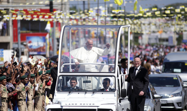 Papa Francisco é recebido no Sri Lanka (Foto: AP)