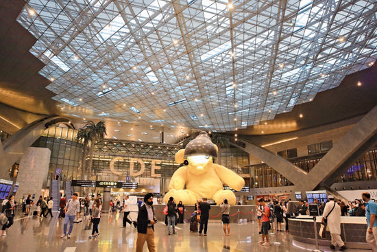 位於機場中央的泰迪熊是旅客最喜歡捕捉照片的熱門地點