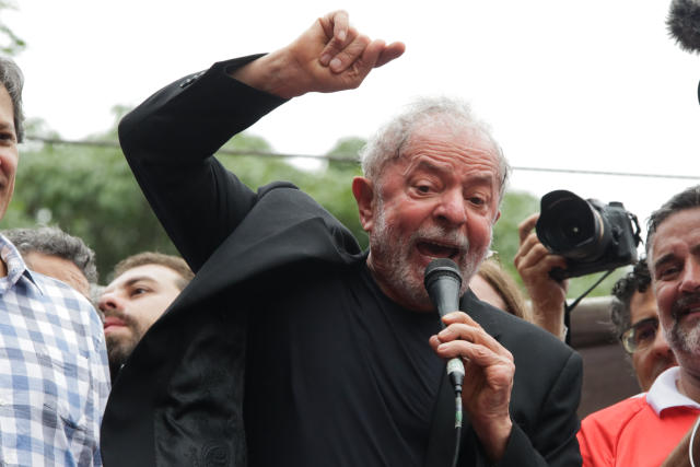SÃO BERNARDO DO CAMPO (SP), 09.11.2019 - O ex-presidente Lula discursa em frente ao Sindicato dos Metalúrgicos do ABC, em São Bernardo. (Foto: Alice Vergueiro/Folhapress)