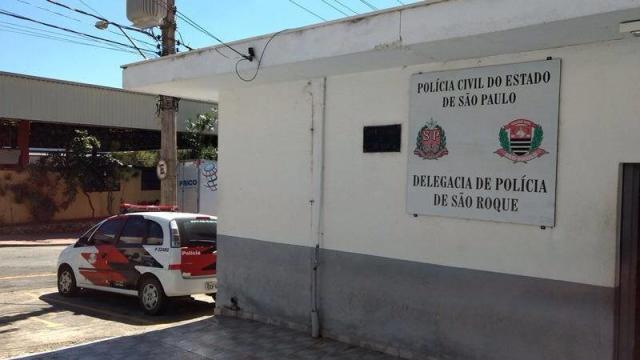 Jovem foi encaminhada para a Delegacia de São Roque, de onde foi transferida para o Presídio de Votorantim. (Foto: Reprodução/Facebook)
