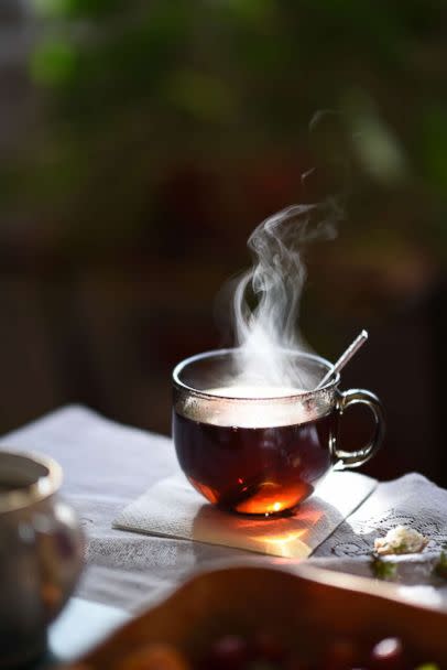 PHOTO: A new study finds that consuming hot tea may increase esophageal cancer risk for smokers and drinkers. (Getty Images)