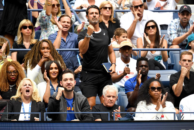 Venus Williams, coach Patrick Mouratoglou, husband Alexis Ohanian, and Meghan, Duchess of Sussex, cheer for Serena Williams. (Photo: Emilee Chinn via Getty Images)