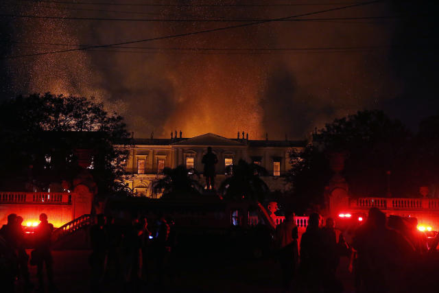 [OFF-TOPIC]Incêndio destrói o Museu Nacional, no Rio Fd13117f81a190e66e3ceafe669a9c73