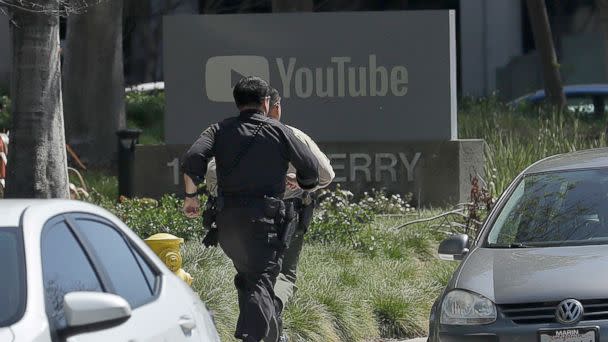 PHOTO: Officers run toward the YouTube offices in San Bruno, Calif., April 3, 2018. (Jeff Chiu/AP)