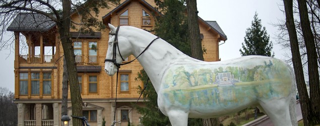 An ornamental horse stands outside Ukrainian President Yanukovych's countryside residence in Mezhyhirya, Kiev's region, Ukraine, Feb, 22, 2014. (Andrew Lubimov/AP)